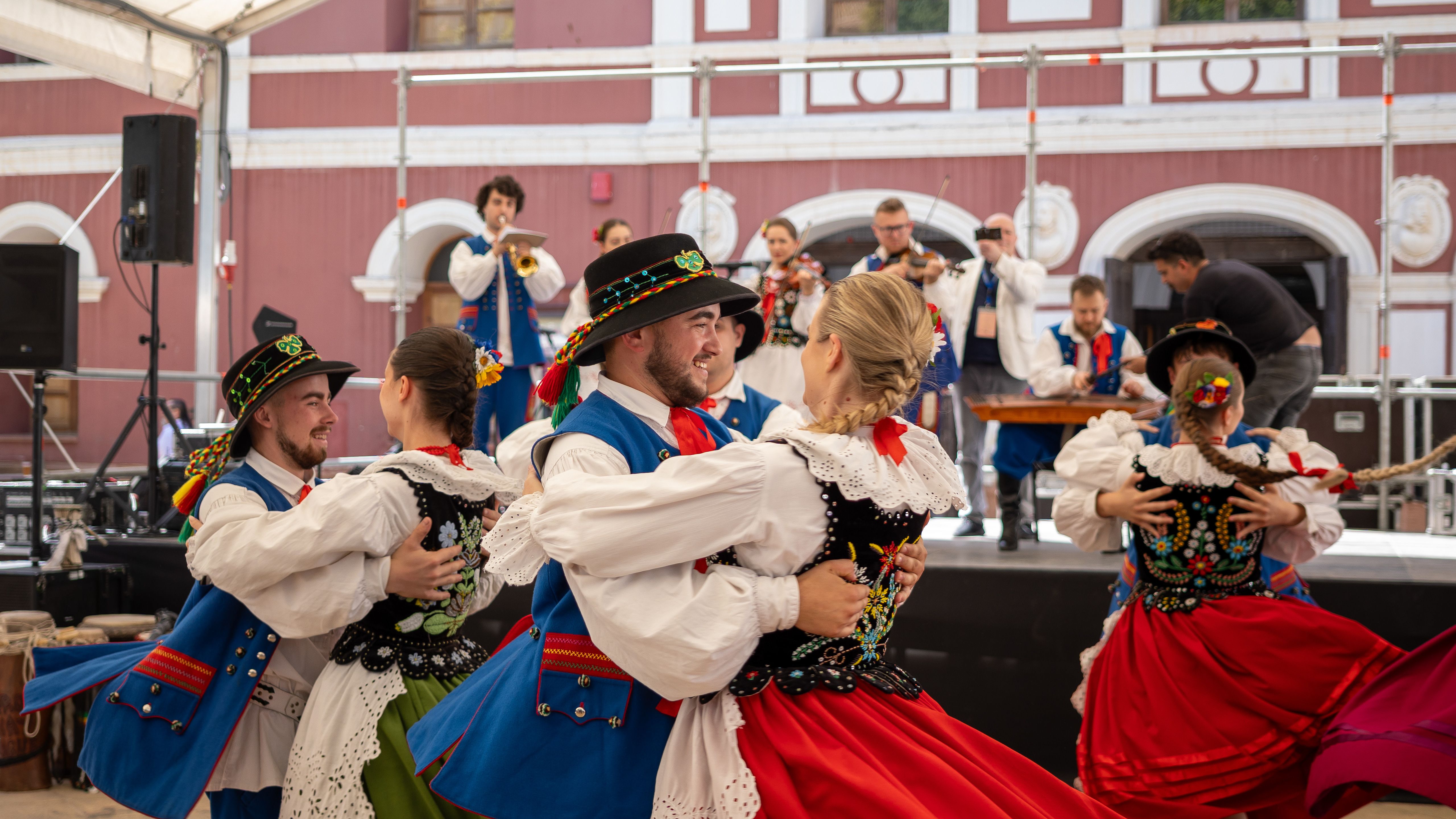 Feria de día + Coros y Danzas 2025/09/20