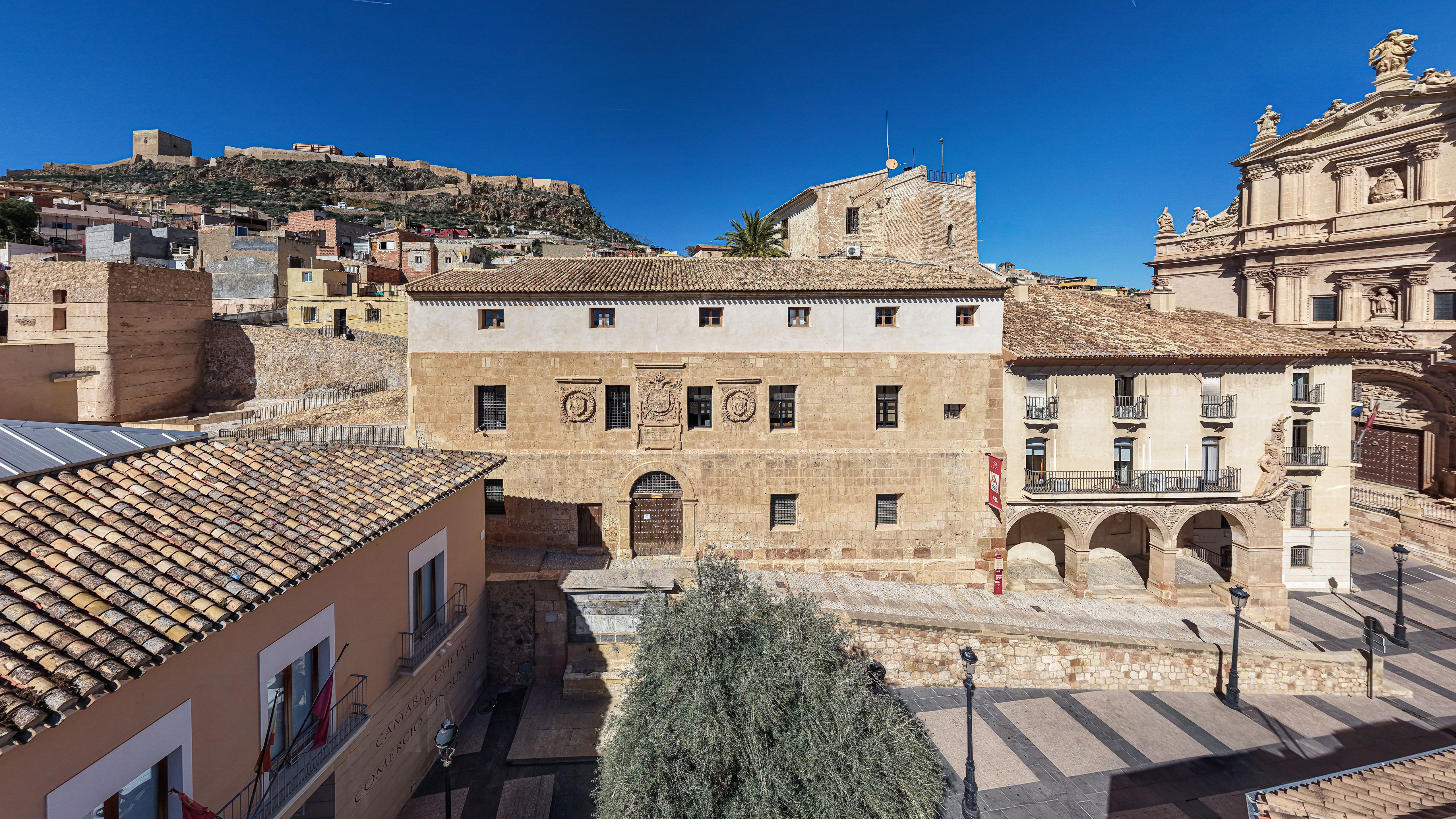 Casa del Artesano y Plaza del Caño